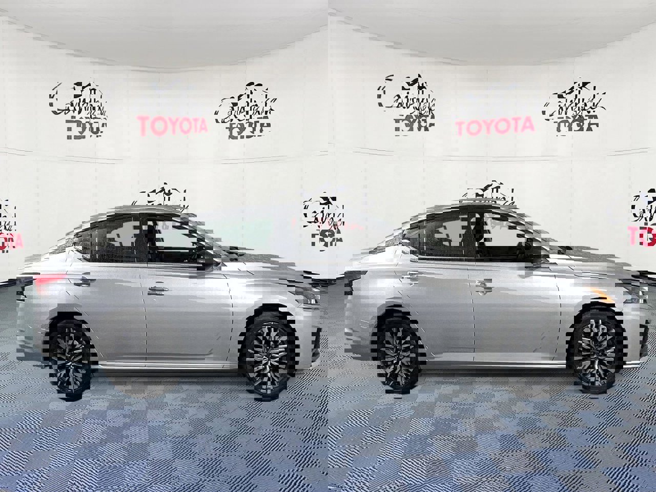 Used 2024 Nissan Altima 2.5 SV image 9