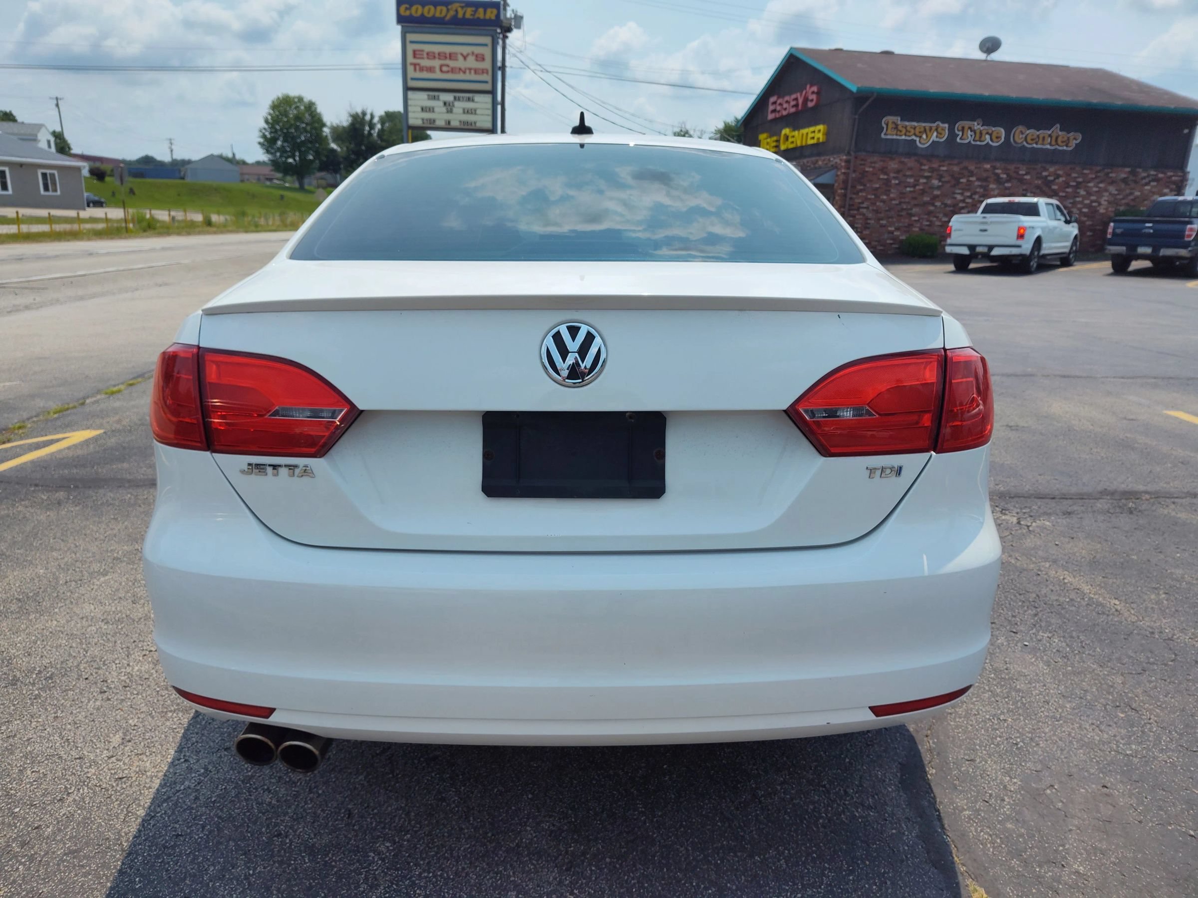 Used 2011 Volkswagen Jetta TDI FWD image 4