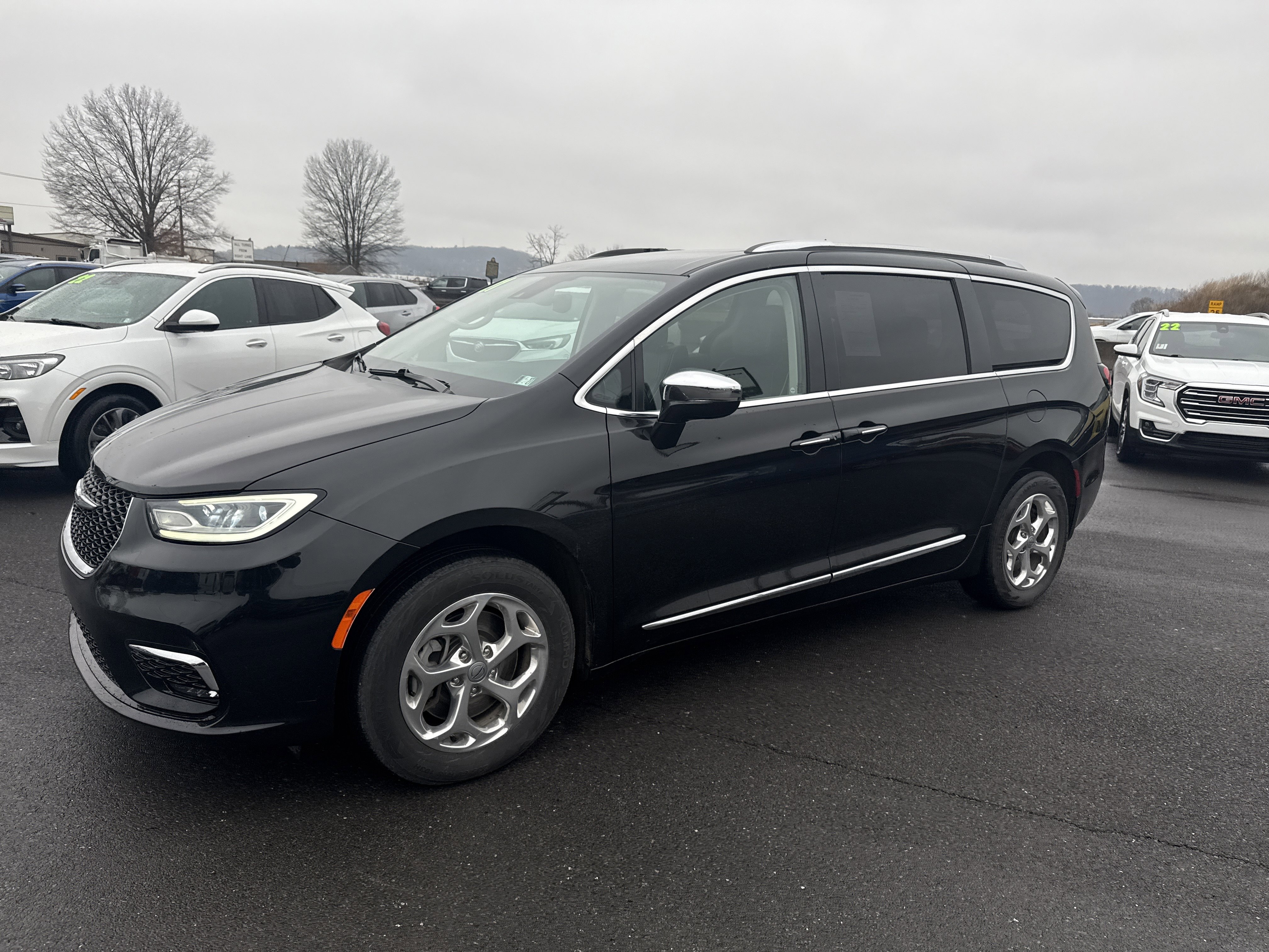 Used 2021 Chrysler Pacifica Limited image 6