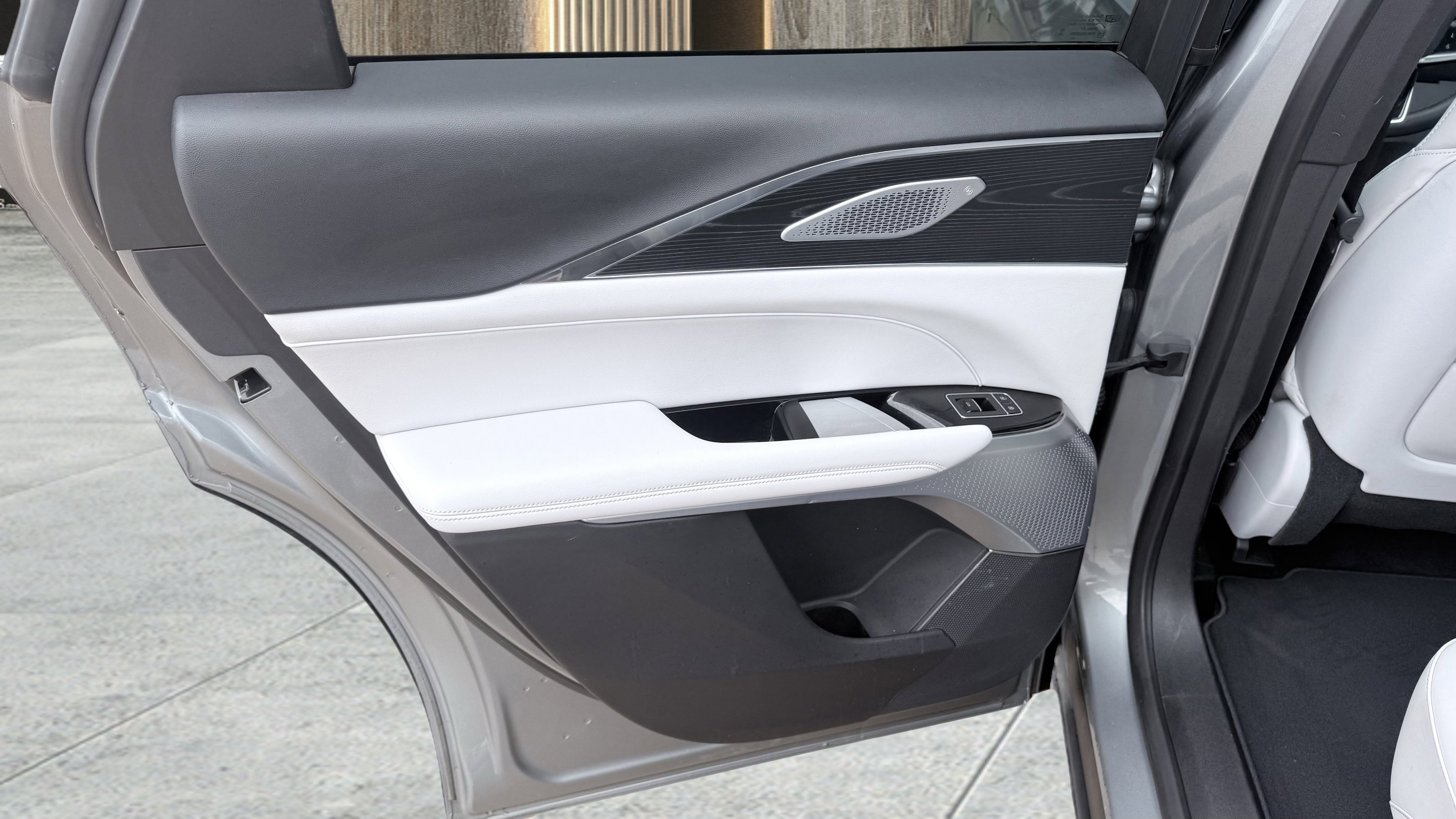 Used 2024 Cadillac Lyriq Luxury image 30