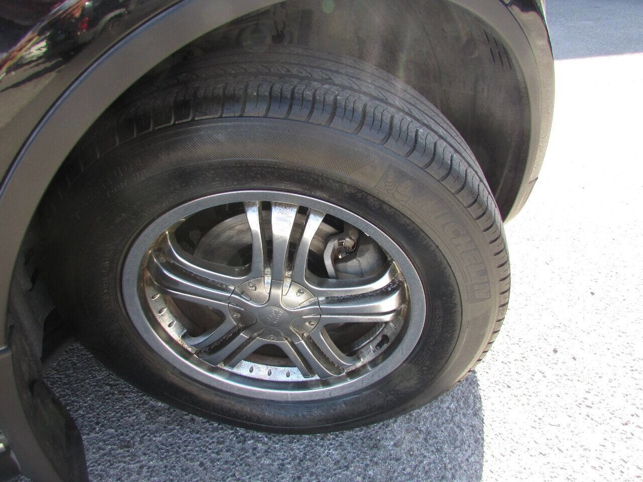 Used 2004 INFINITI FX35 2WD w/ Touring Pkg image 18