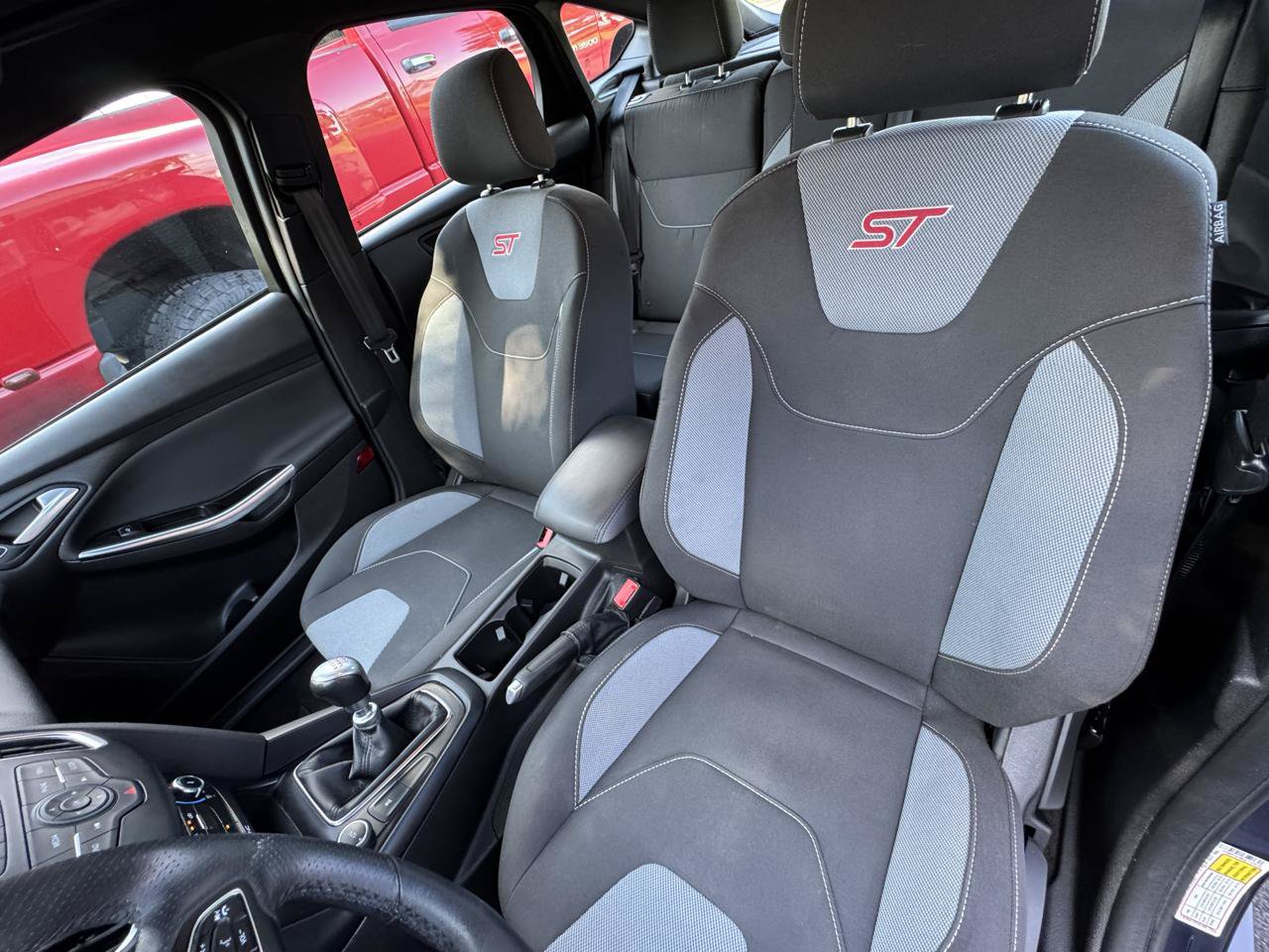 Used 2018 Ford Focus ST FWD image 11