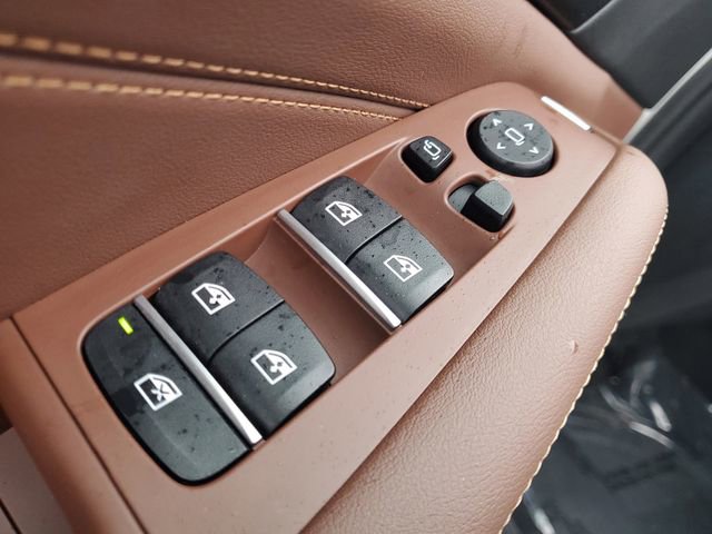 Used 2025 BMW X5 xDrive40i w/ Climate Comfort Package image 21
