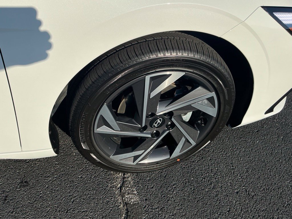 Certified 2026 Hyundai Elantra Limited FWD image 6