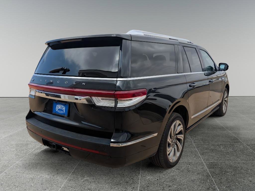 Used 2022 Lincoln Navigator L Reserve image 3