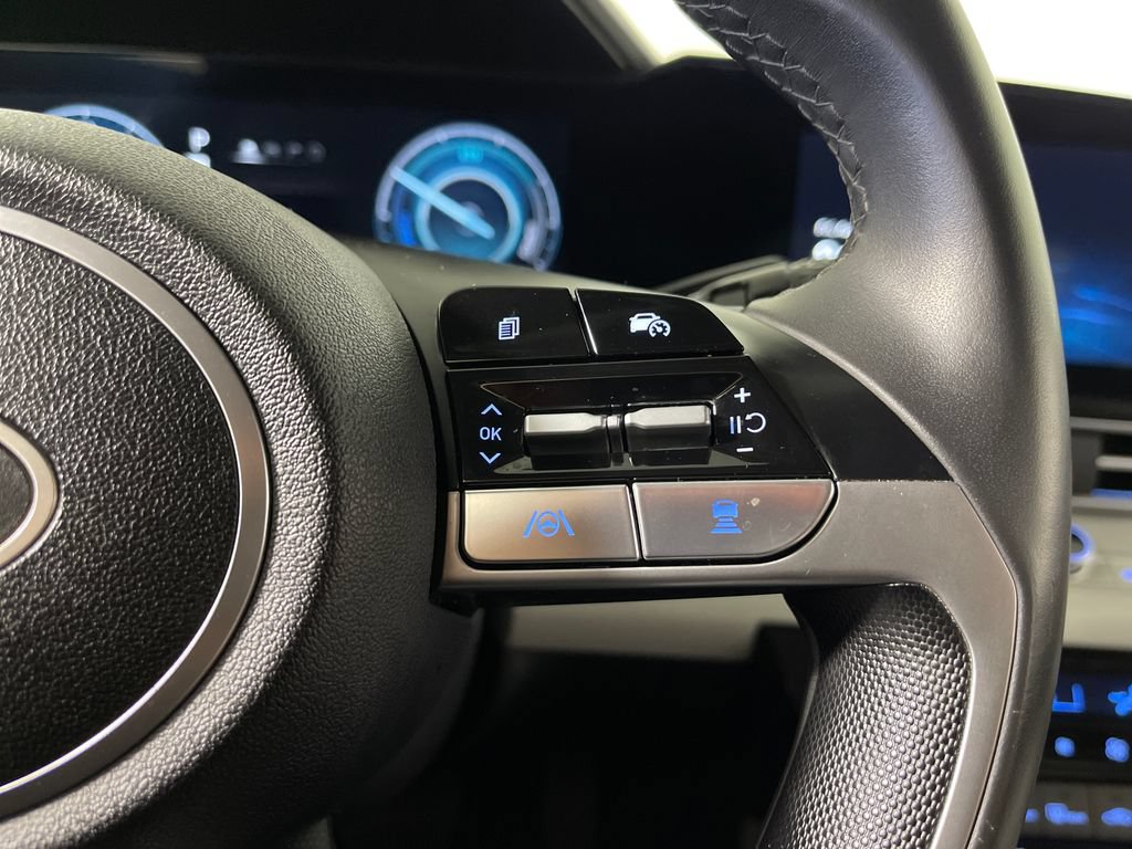 Certified 2025 Hyundai Elantra Limited FWD image 29