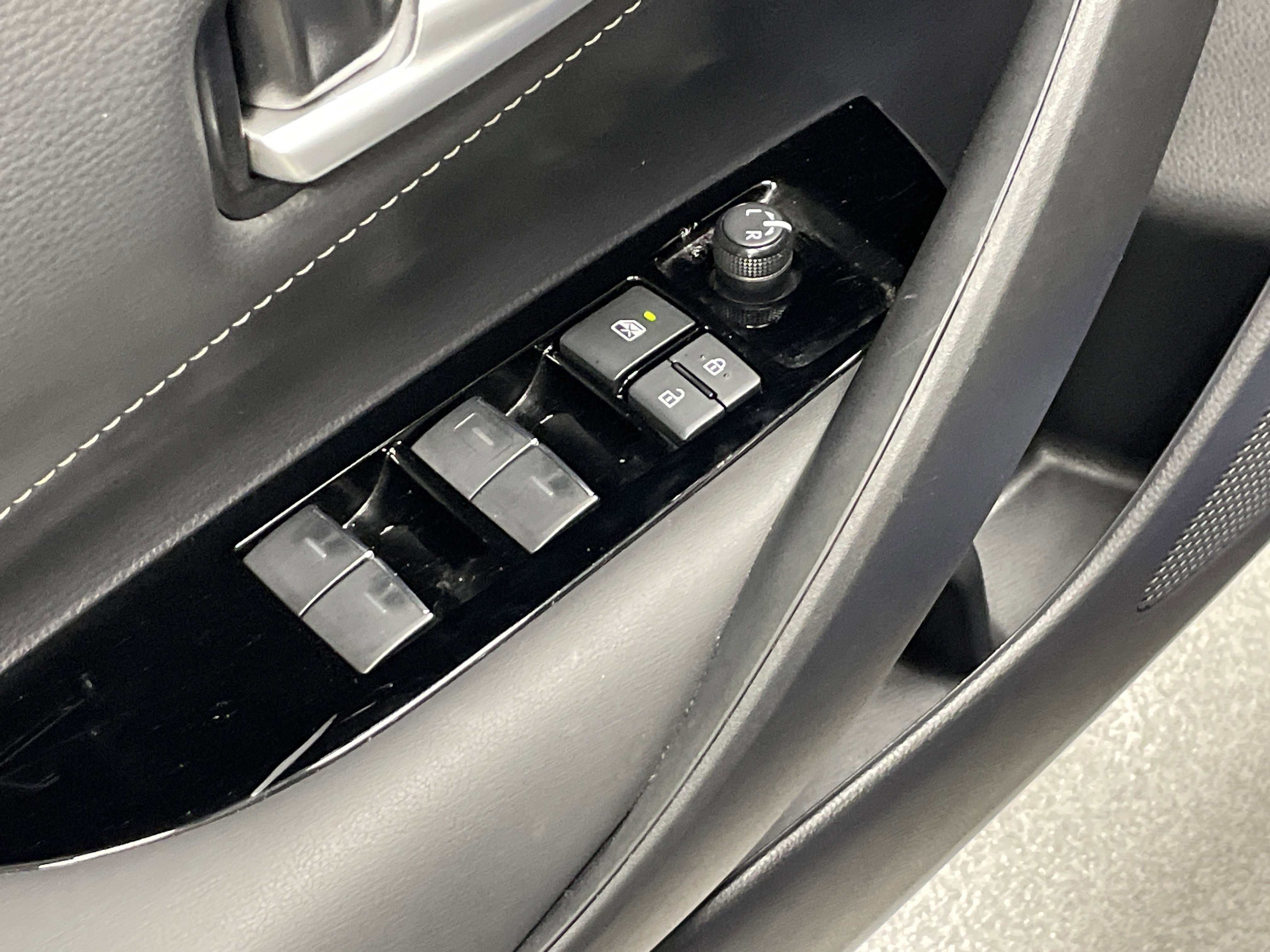 Used 2024 Toyota Corolla SE FWD image 13