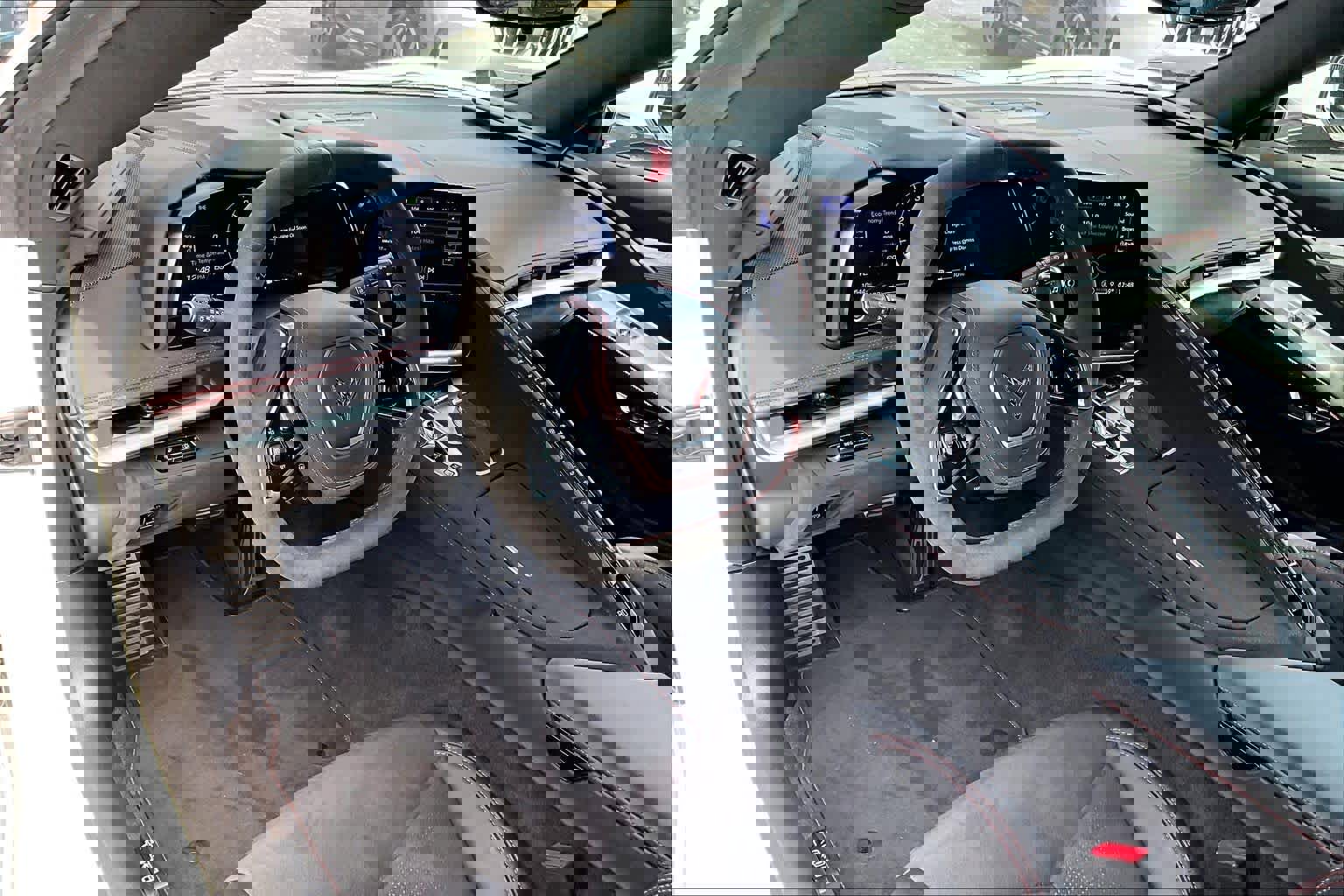 Used 2022 Chevrolet Corvette Stingray Premium Cpe w/ Engine Appearance Package image 18