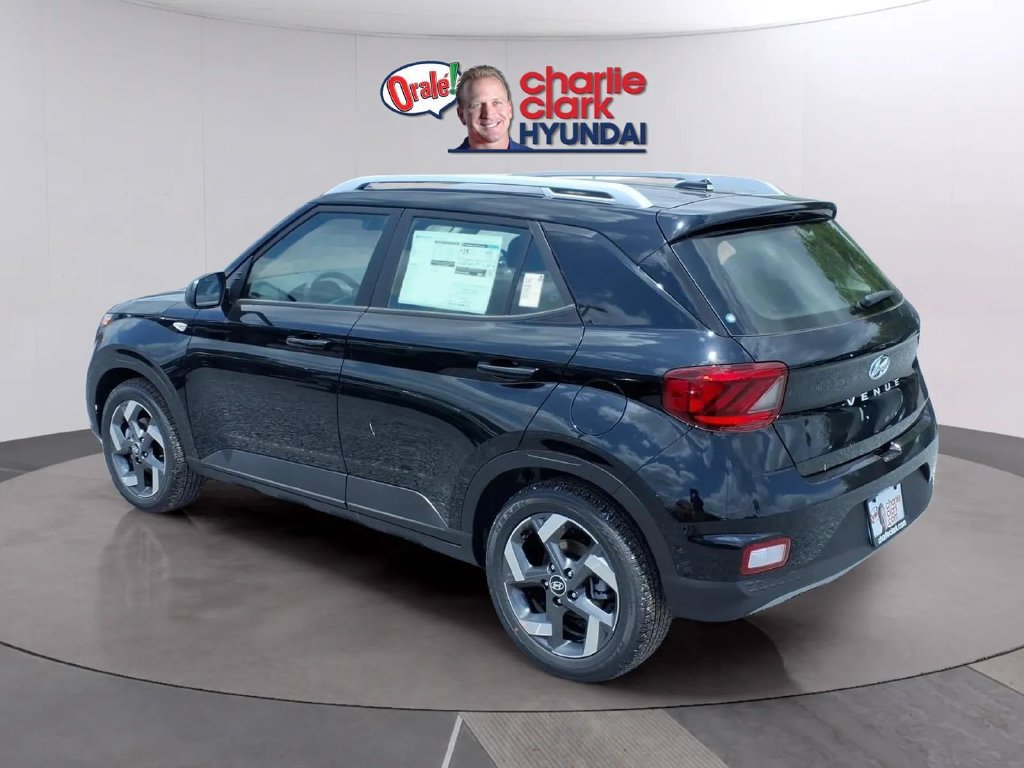 New 2026 Hyundai Venue SEL FWD image 3
