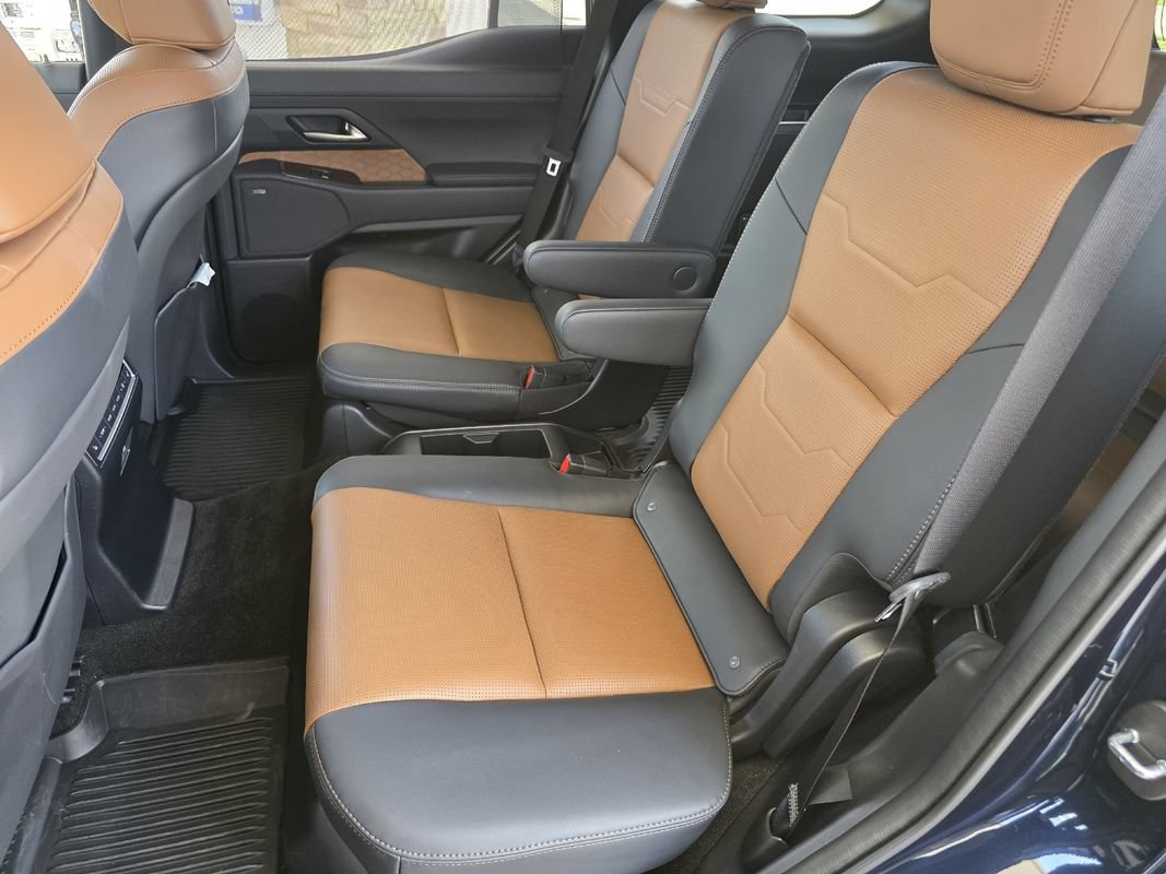 Used 2026 Lexus GX 550 w/ Accessory Package (2T) AWD/4WD image 34