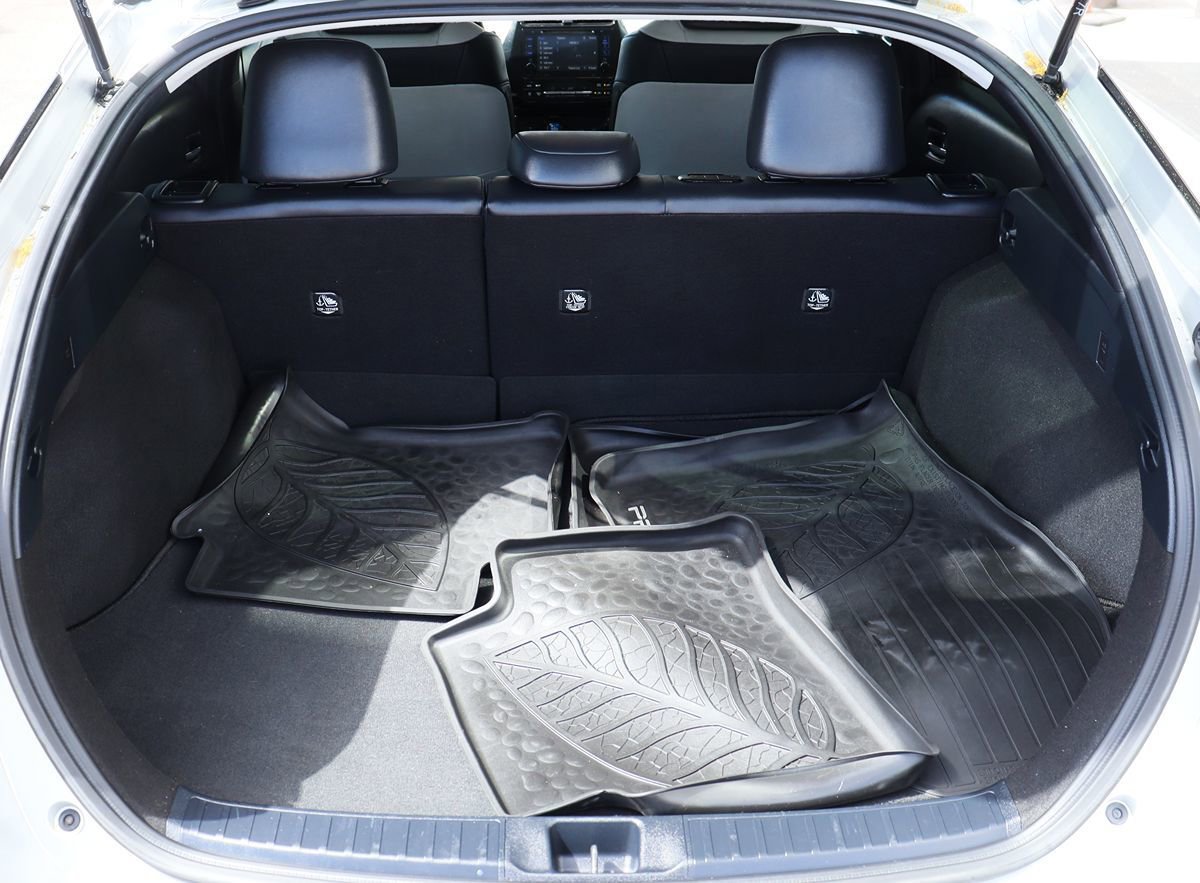 Used 2016 Toyota Prius Three Touring FWD image 23