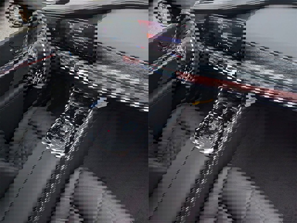 New 2025 BMW 740i xDrive w/ Premium Package image 29