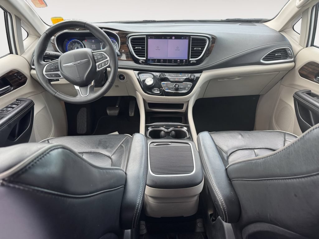 Used 2023 Chrysler Pacifica Limited FWD image 10
