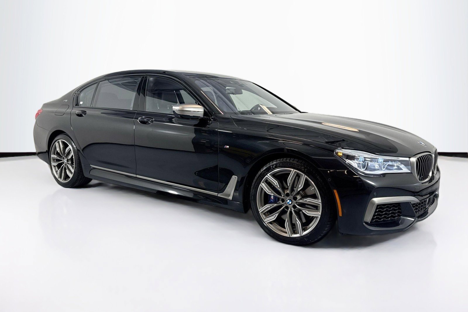 Used 2019 BMW M760i xDrive w/ Luxury Rear Seating Package image 3