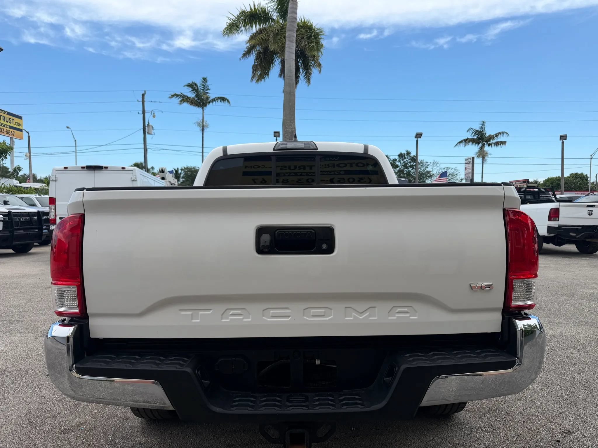 Used 2017 Toyota Tacoma SR5 w/ Tow Package RWD image 5