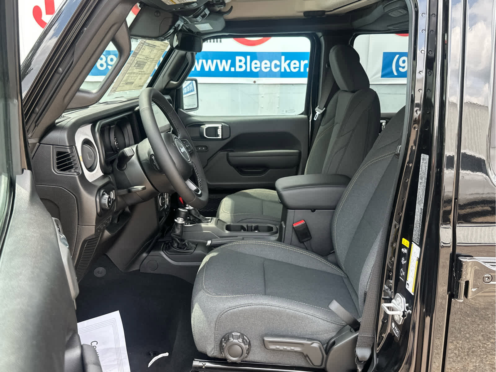 New 2025 Jeep Gladiator Sport image 28