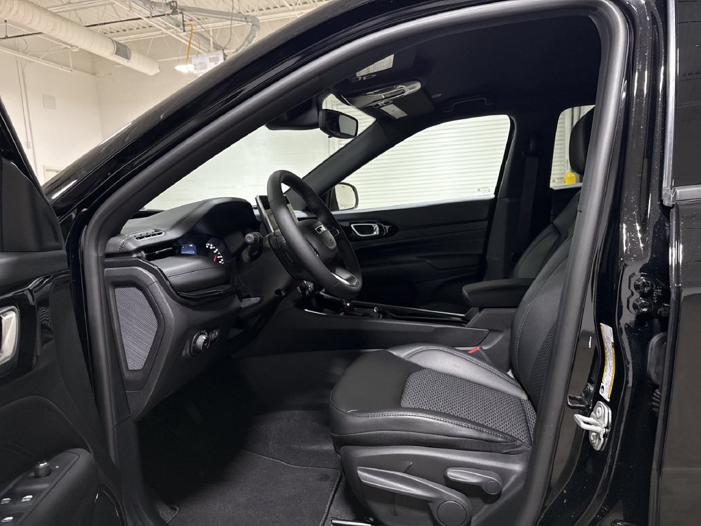 New 2026 Jeep Compass Latitude AWD/4WD image 18