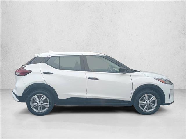 Used 2022 Nissan Kicks S image 4