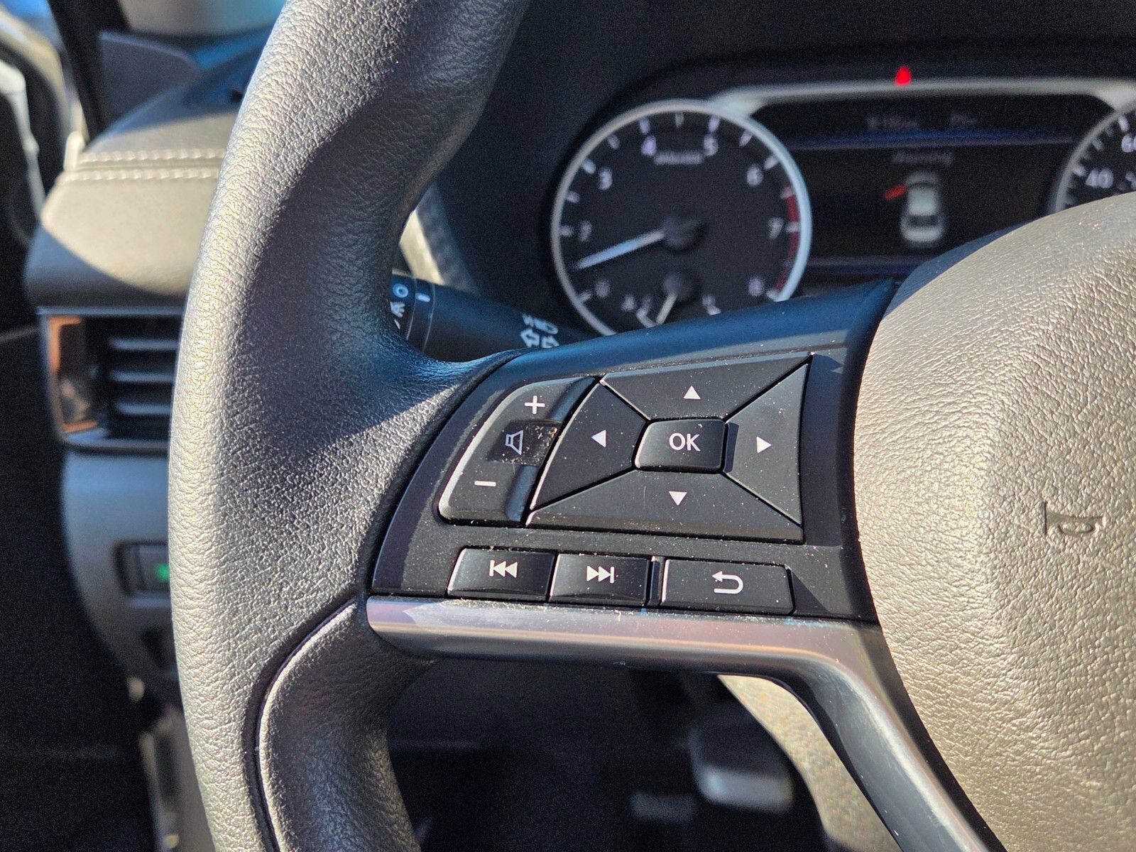 Used 2024 Nissan Sentra SV FWD image 25