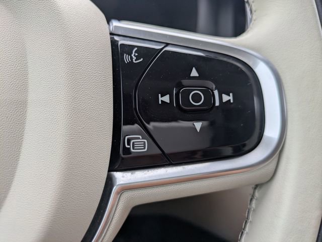 Certified 2023 Volvo XC60 B6 Ultimate w/ Protection Package Premier AWD/4WD image 18