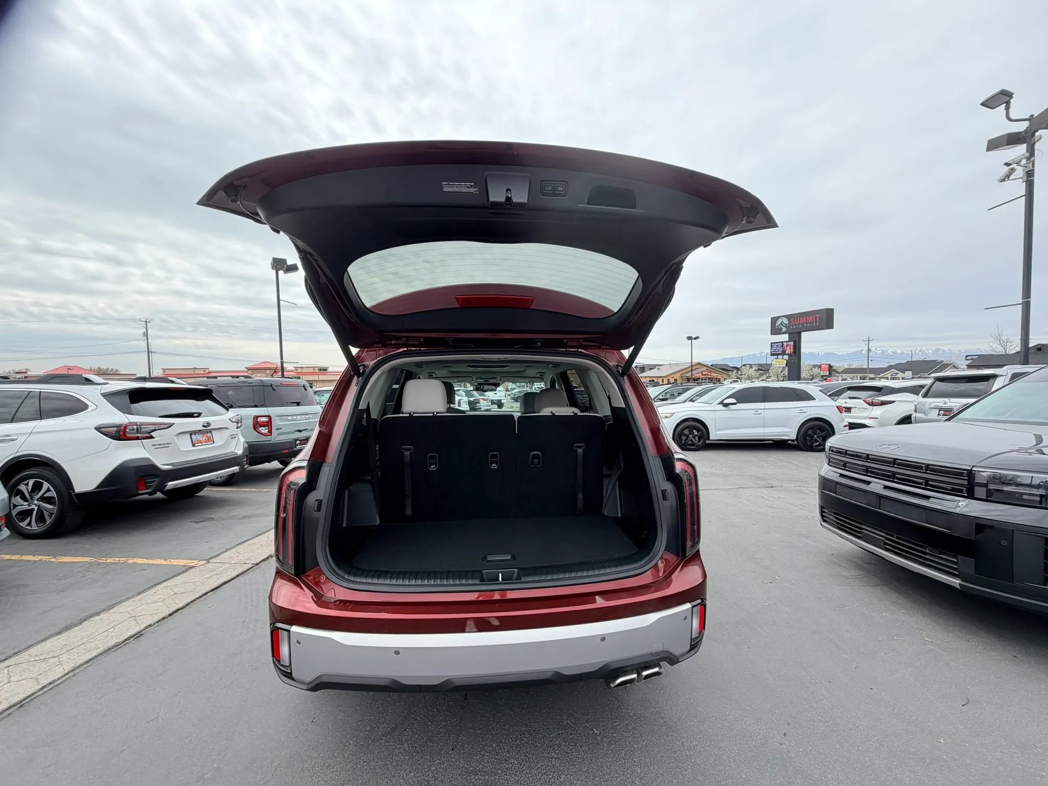 Used 2024 Kia Telluride EX w/ EX Captain's Chair Package image 27