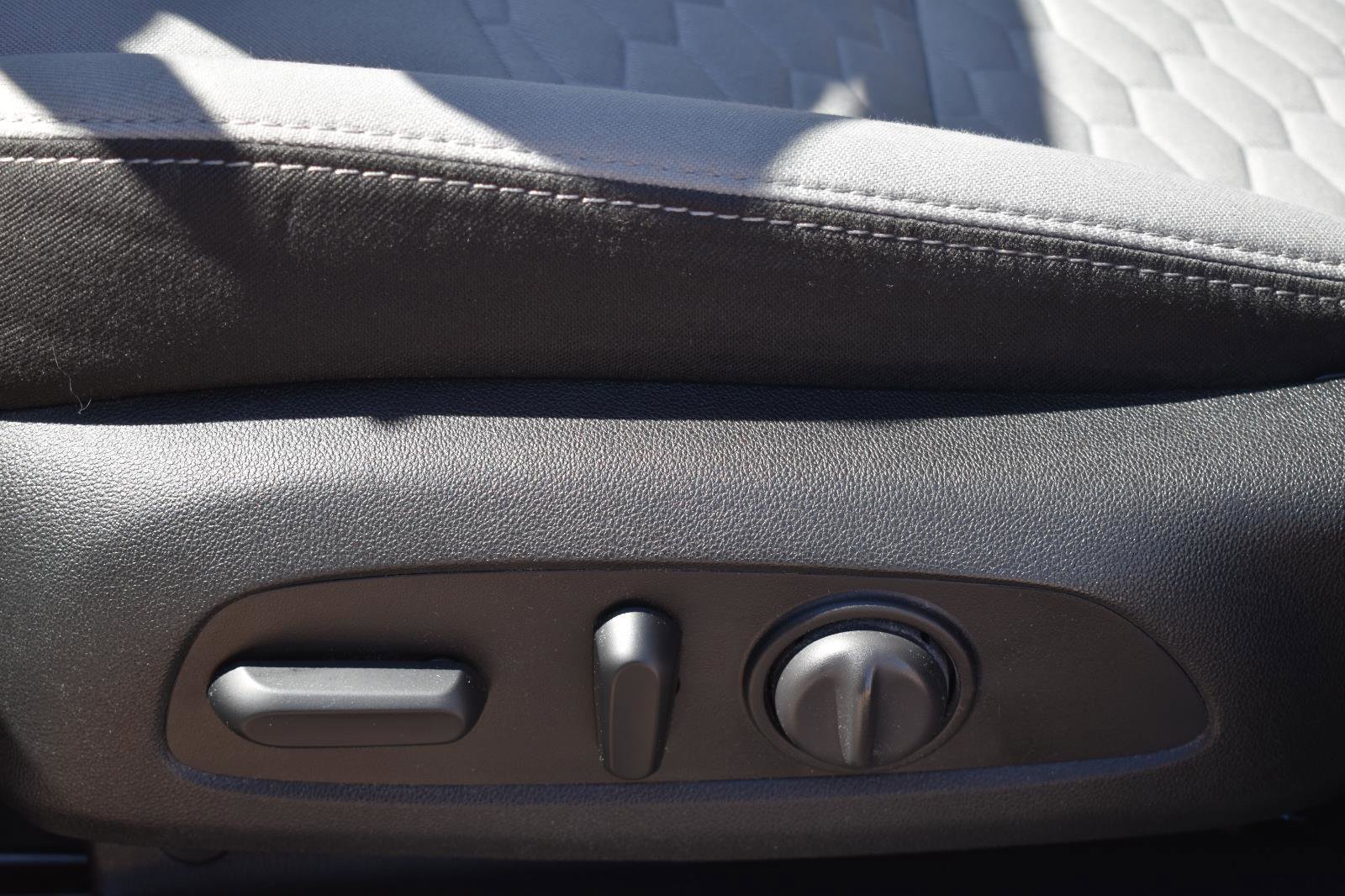 Used 2020 Chevrolet Equinox LT image 23