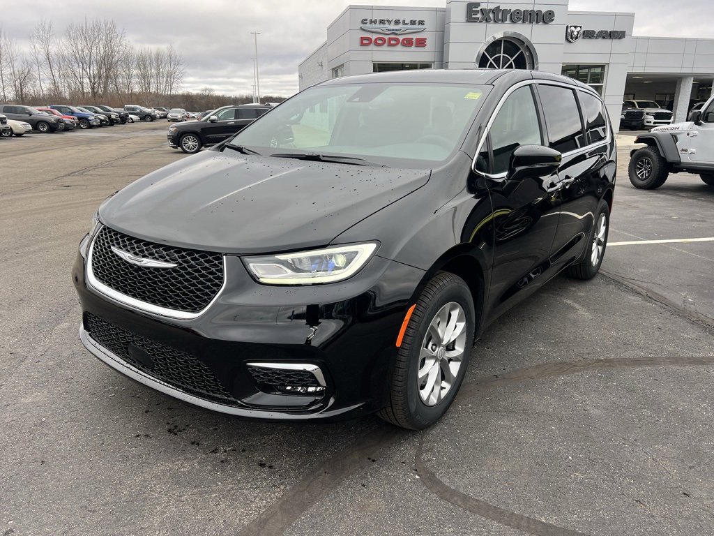 New 2026 Chrysler Pacifica Select image 17