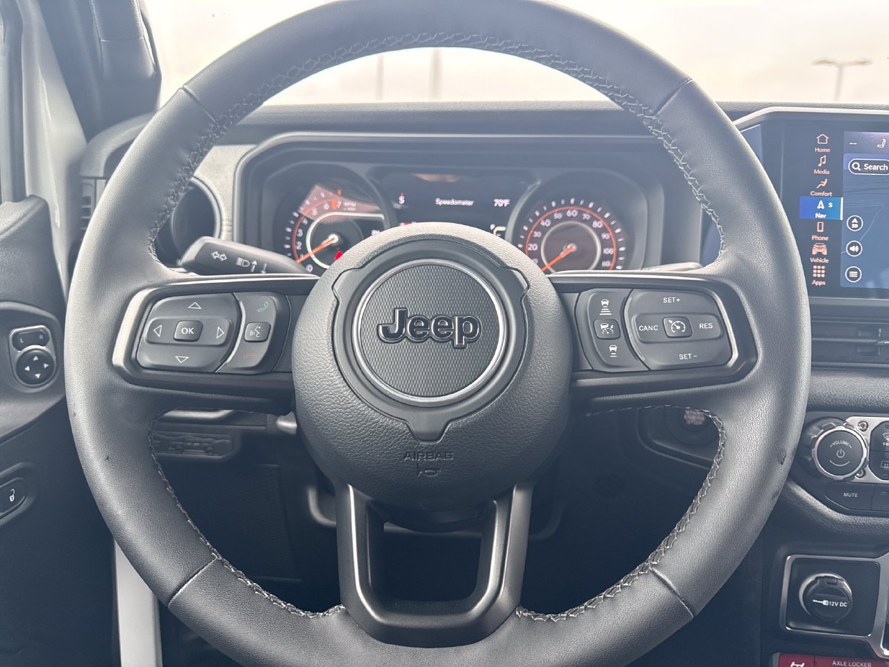 Used 2025 Jeep Gladiator Sport AWD/4WD image 17