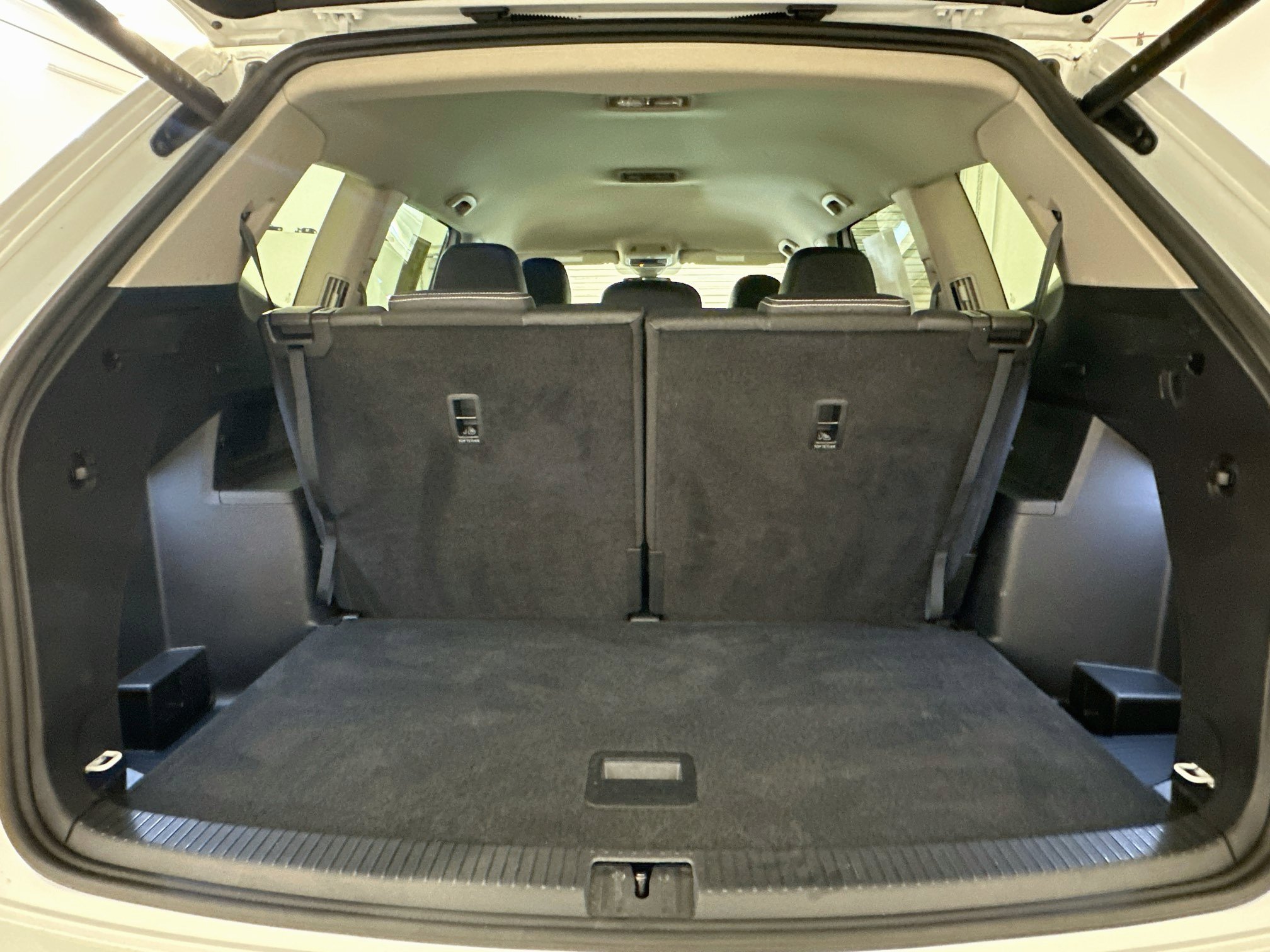 Used 2025 Volkswagen Atlas SE AWD/4WD image 31
