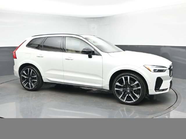 Used 2024 Volvo XC60 B5 Ultimate AWD/4WD image 3