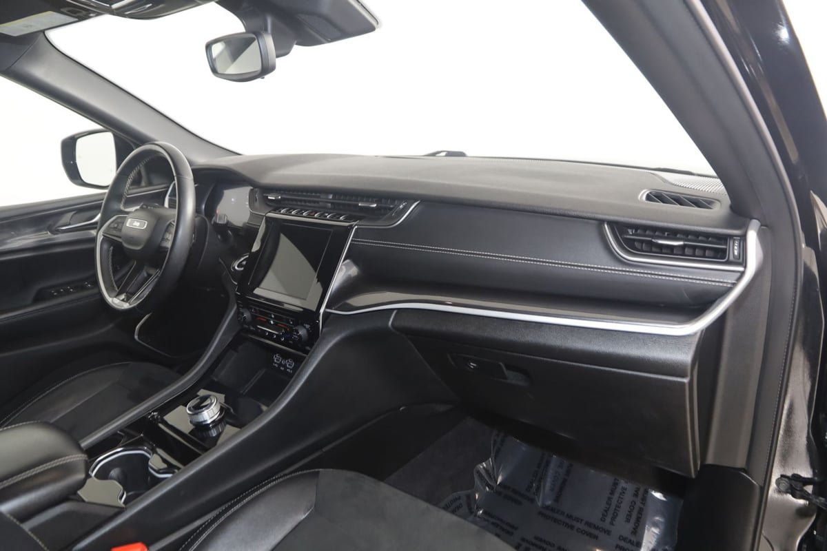 Used 2021 Jeep Grand Cherokee L Laredo AWD/4WD image 39