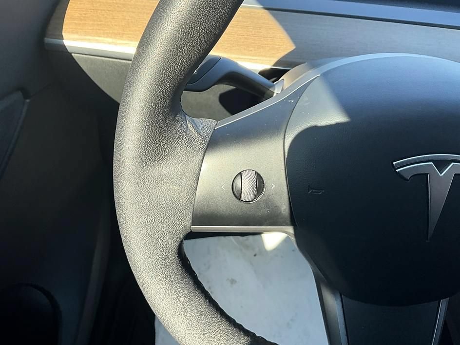 Used 2021 Tesla Model Y Long Range AWD/4WD image 28