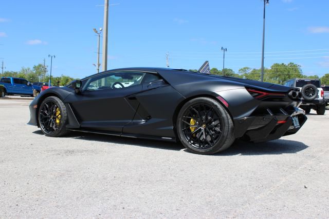 Used 2024 Lamborghini Revuelto image 5