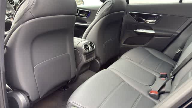 Used 2026 Mercedes-Benz GLC 300 4MATIC image 28