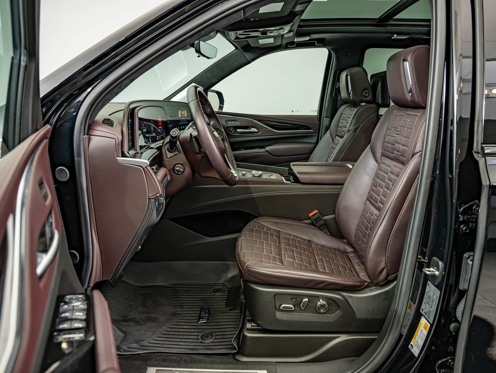 Used 2024 Cadillac Escalade Sport Platinum w/ Heavy-Duty Trailer Package AWD/4WD image 34