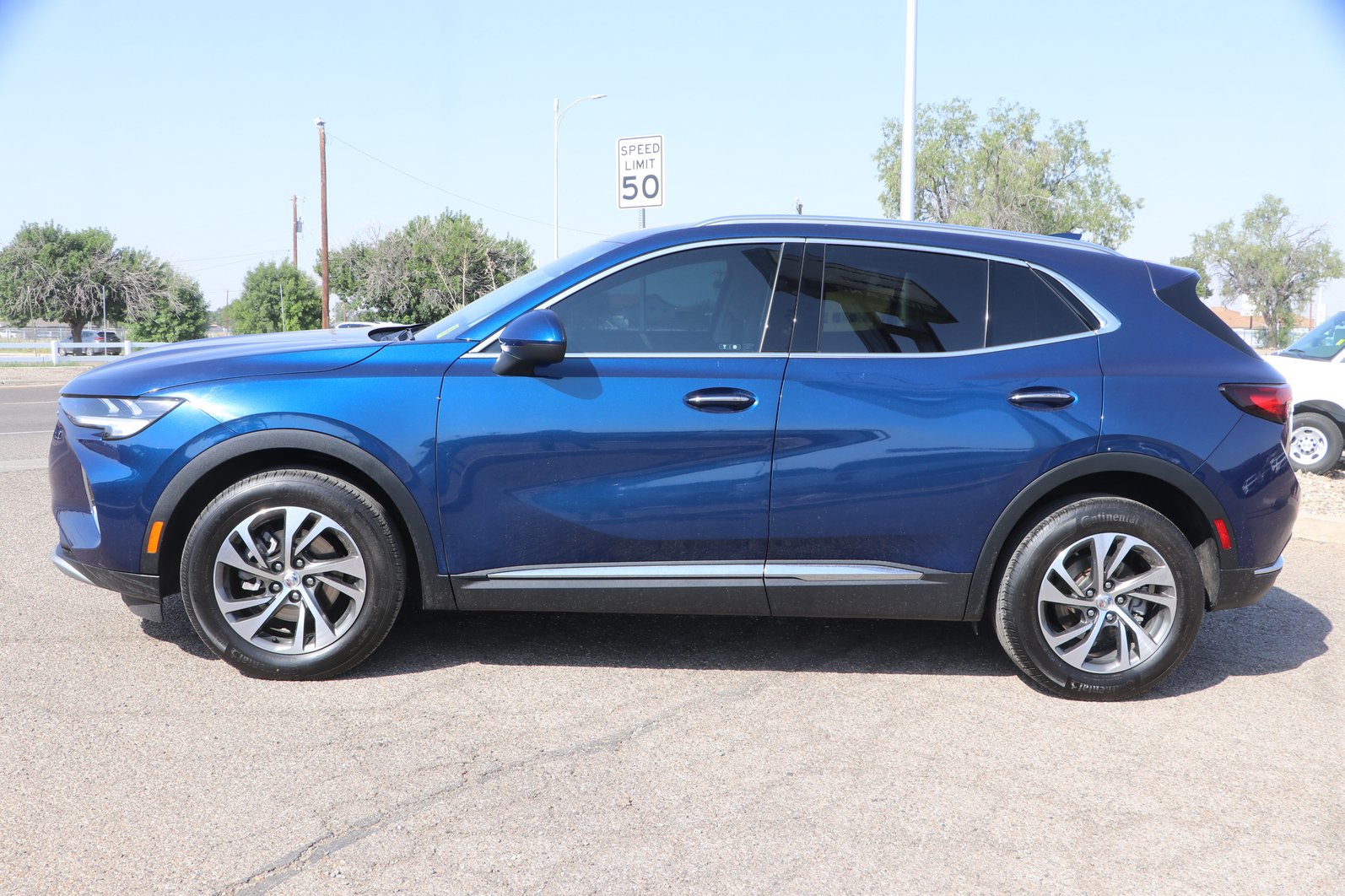 Used 2023 Buick Envision Essence AWD/4WD image 4
