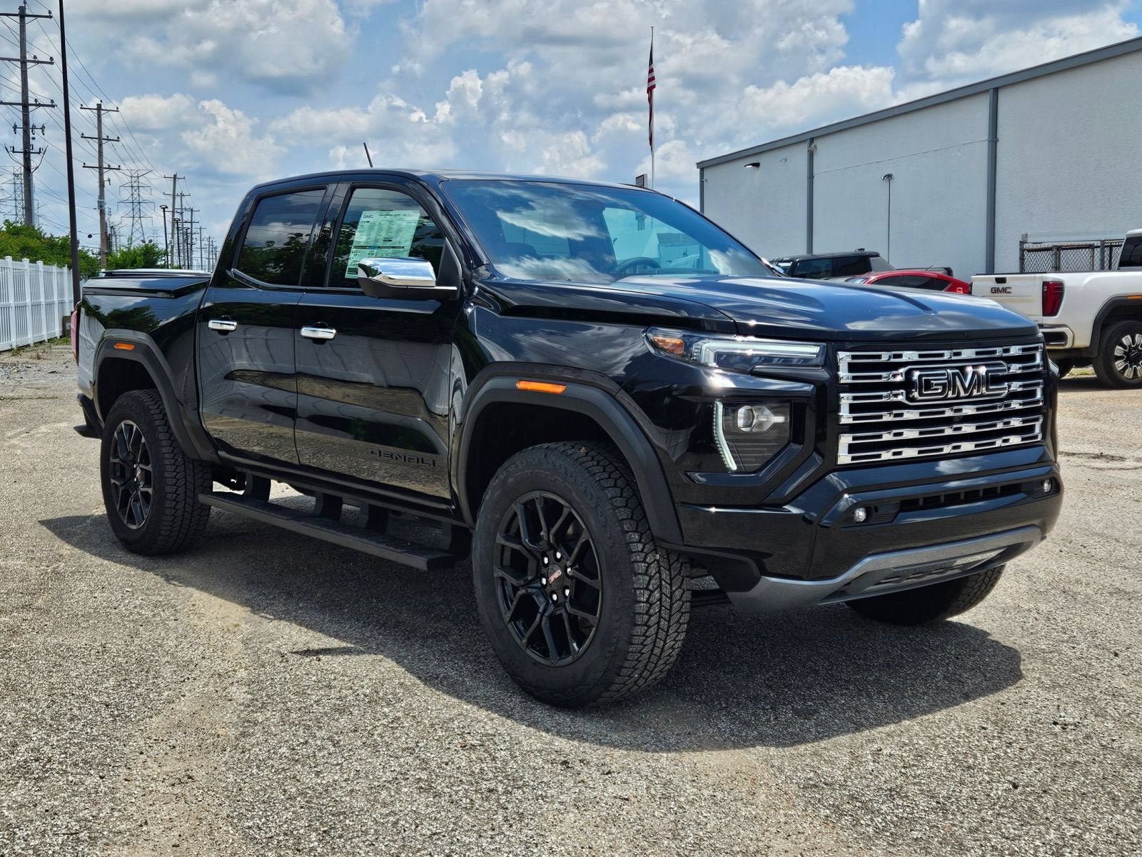 New 2026 GMC Canyon Denali w/ LPO, Denali Black Edition AWD/4WD image 8