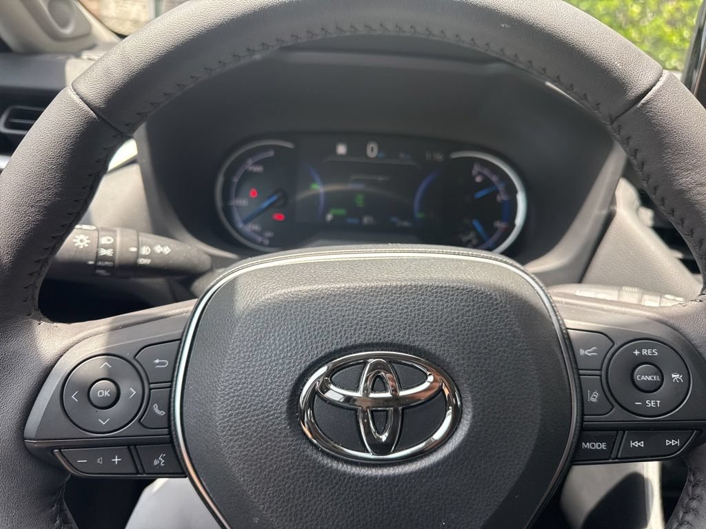 Used 2025 Toyota RAV4 XLE Premium w/ Weather Package AWD/4WD image 9
