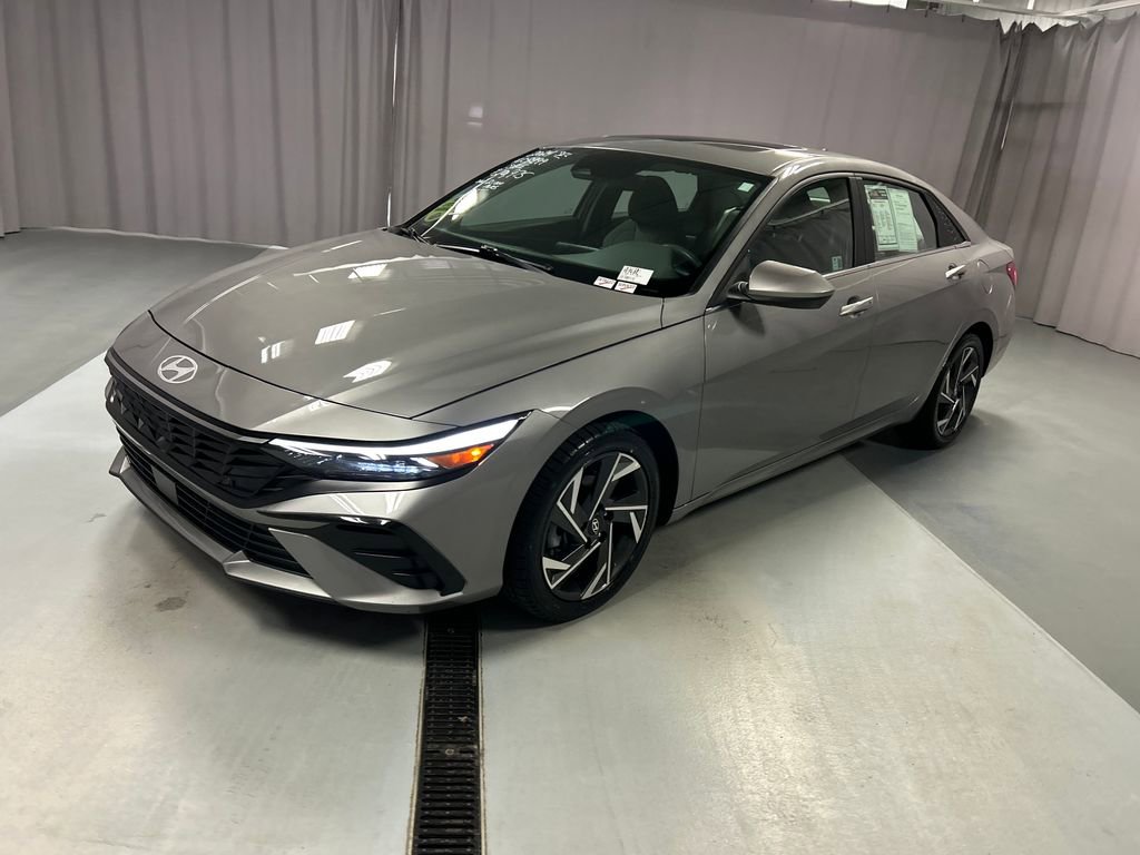 Used 2024 Hyundai Elantra SEL w/ Convenience Package image 3