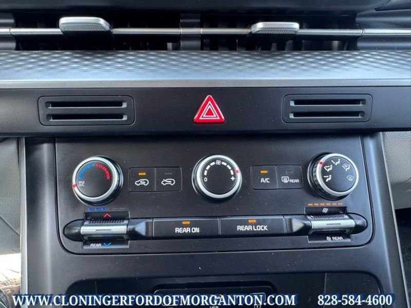 Used 2023 Kia Carnival LX image 29