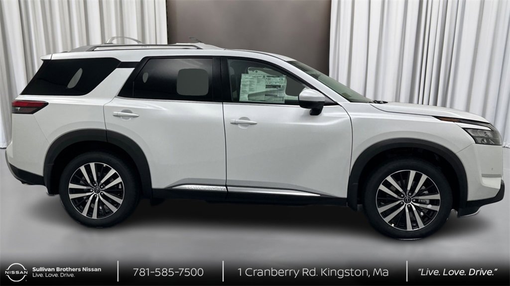 New 2025 Nissan Pathfinder Platinum w/ Cargo Package image 4