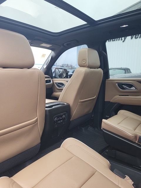 Used 2021 Chevrolet Suburban Premier w/ Premium Package image 15