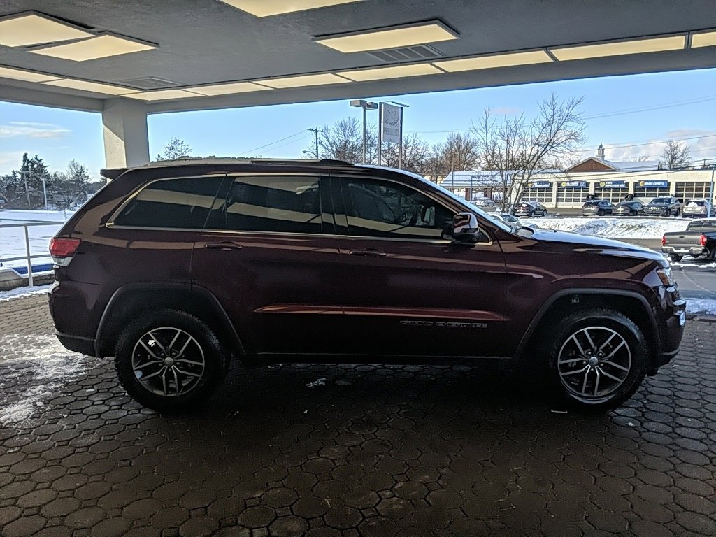 Used 2018 Jeep Grand Cherokee Laredo image 4
