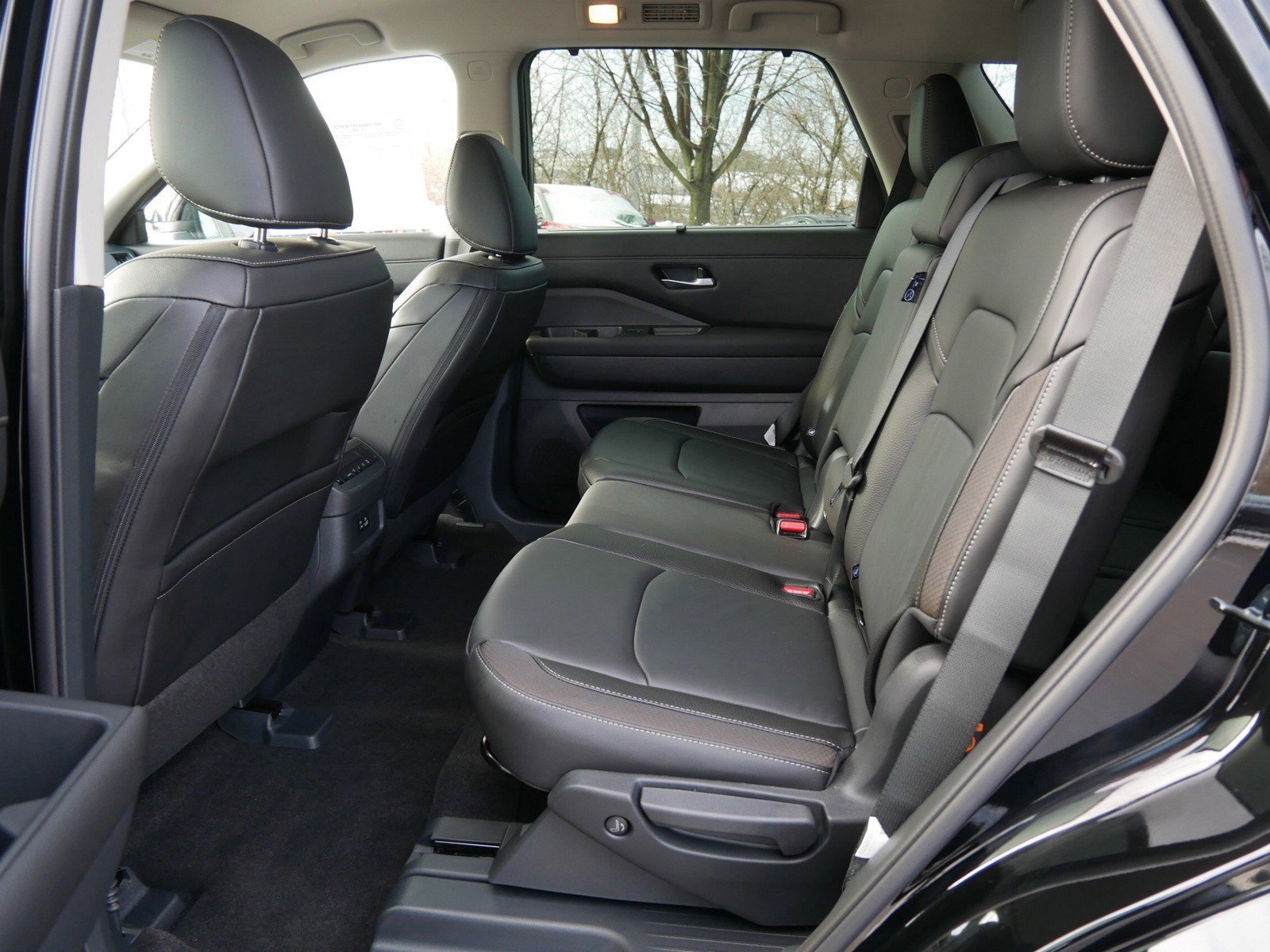 New 2025 Nissan Pathfinder SL image 6