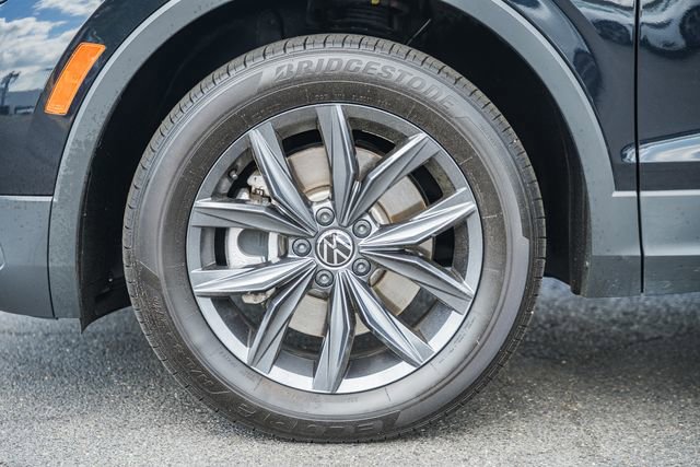 Used 2022 Volkswagen Tiguan SE FWD image 17