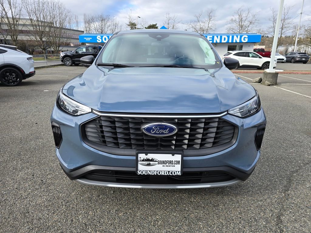 Used 2025 Ford Escape Active w/ Active Premium Tech Pack image 2