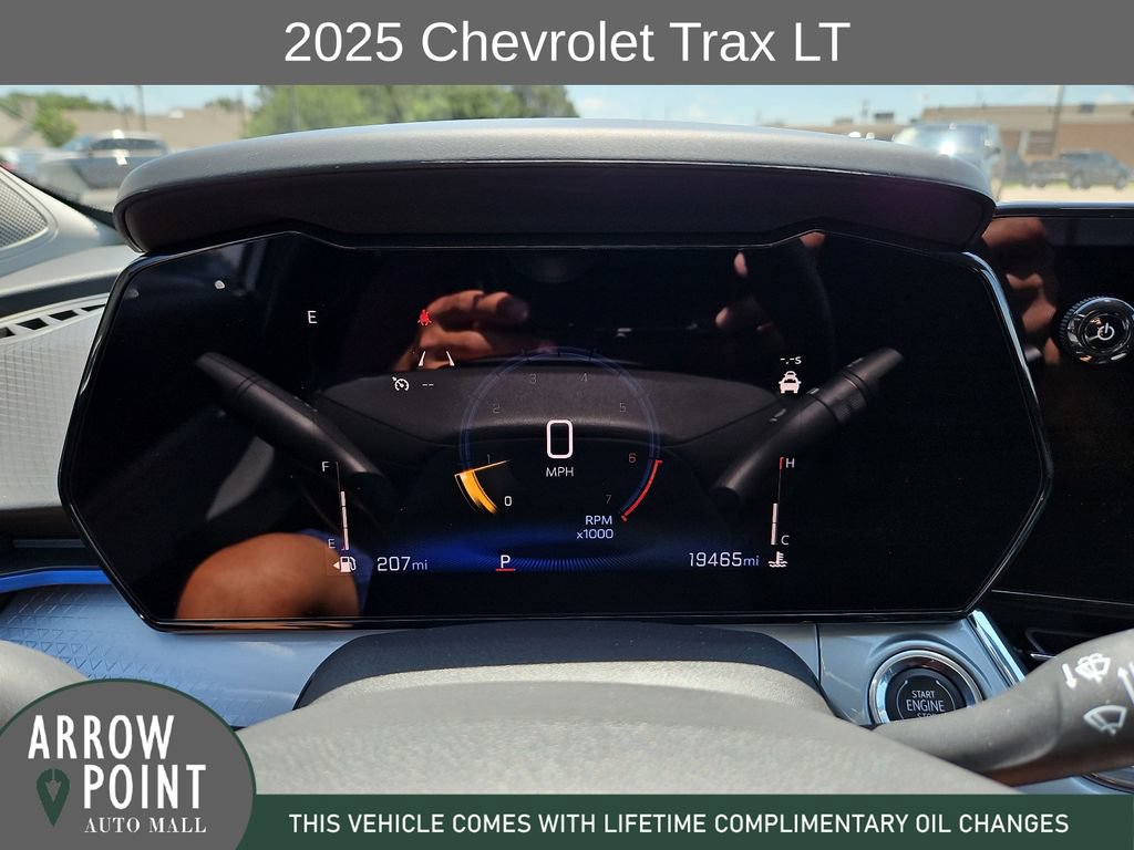 Used 2025 Chevrolet Trax LT w/ LT Convenience Package FWD image 26