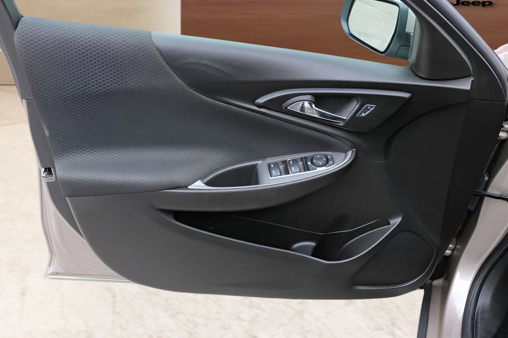 Used 2025 Chevrolet Malibu LT FWD image 10