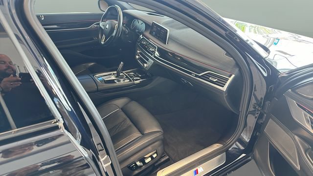 Used 2019 BMW 750i xDrive w/ M Sport Package AWD/4WD image 19