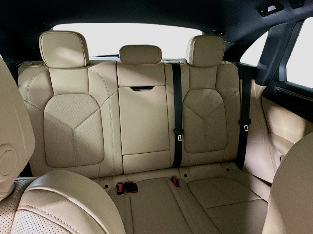 Certified 2026 Porsche Macan AWD/4WD image 29